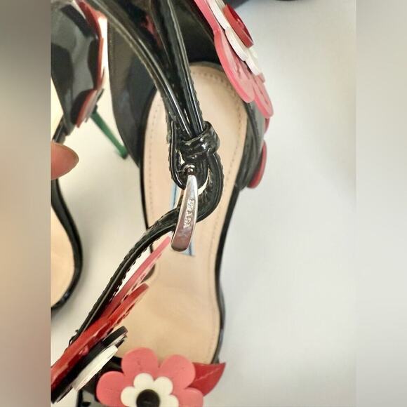 Prada Black red pink leather Runway Daisy floral high heel sandals EU 39 - Picture 4 of 11